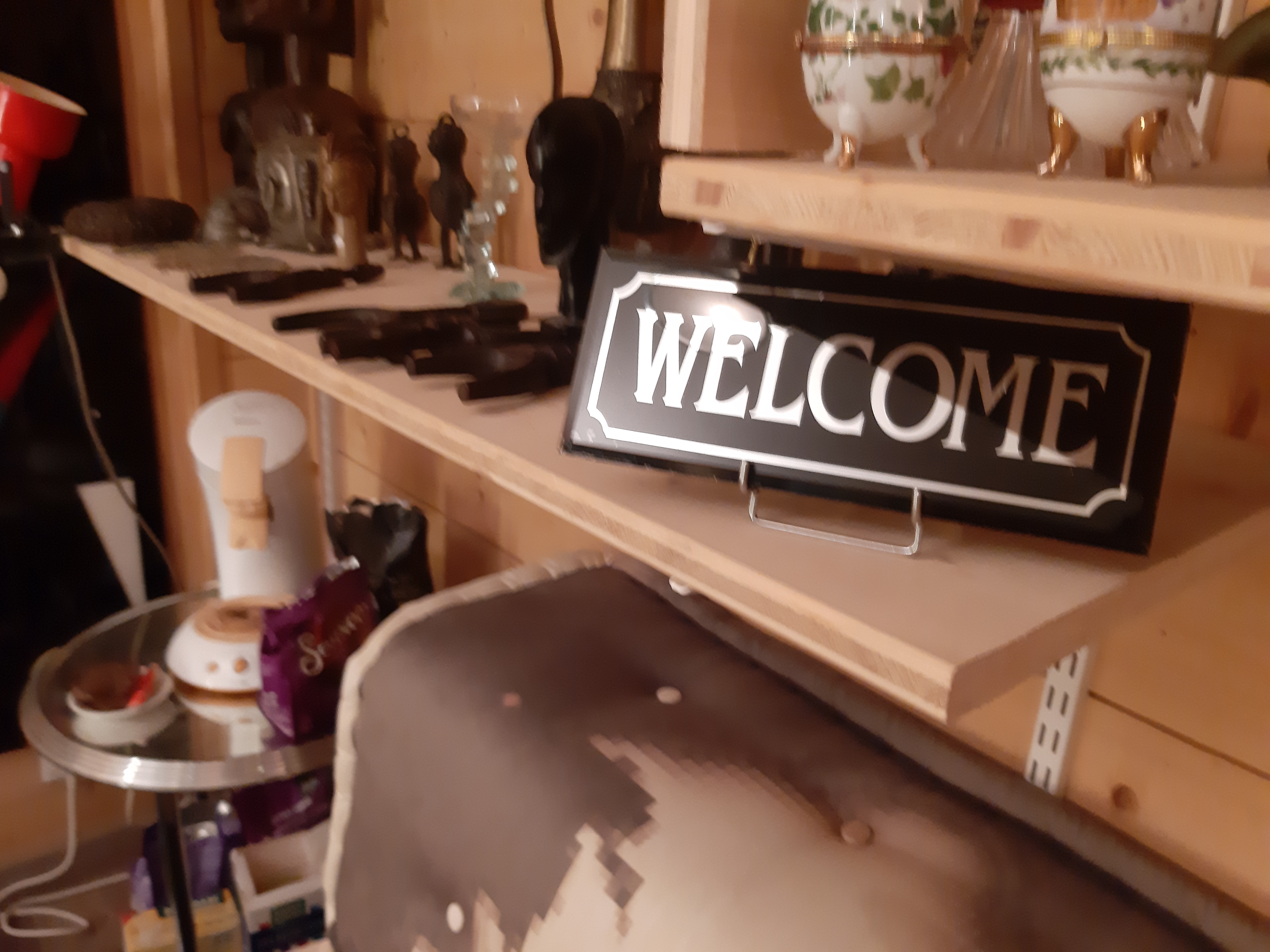 photographie d'un objet de brocante disant welcome